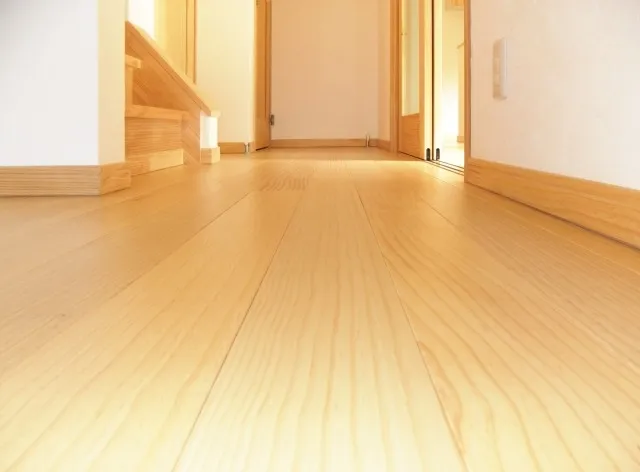 孤独死現場のフローリング原状回復とは?張り替えが必要な理由をプロが解説